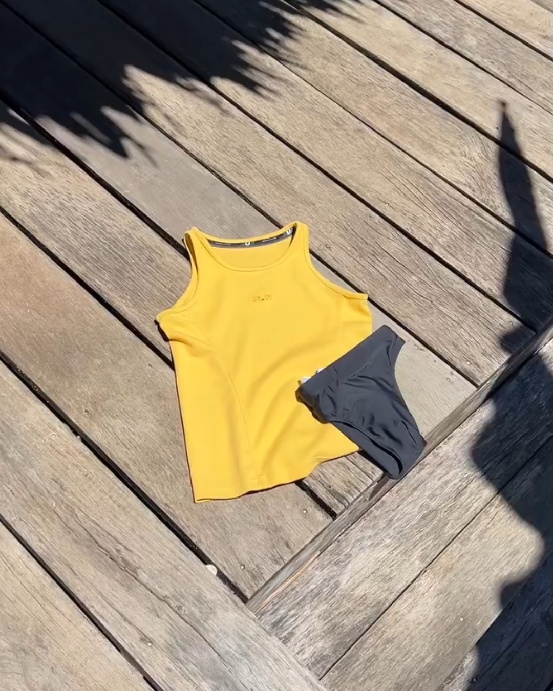BANANA HARU TANK TOP